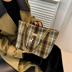 Vintage Plaid Woolen Tote Bag For Women Large Capacity Shoulder Bag With Metal Chain And Deer Pendant Fashion Crossbody Bag