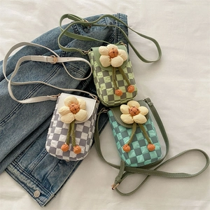 Sacs bandoulière pour téléphone à fleurs et motif damier en vert sauge et gris