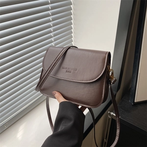 Sac Bandoulière Carré en Cuir PU Femme Vintage Petit Sac à Épaule Sous les Aisselles Minimaliste avec Gaufrage Sangle Réglable Fermoir Magnétique