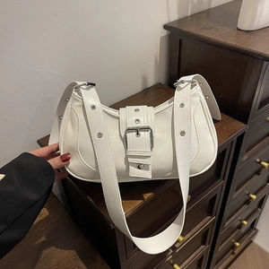 Sac sous le Bras en Cuir PU pour Femmes Tendance Sac Hobo Croissant Rétro Y2K Avec Boucle Métallique Bandoulière à Oeillets