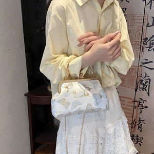 Elegant shell-shaped clutch with butterfly embroidery and golden chain for women
