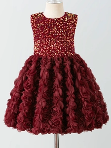 Vestido de princesa para niña en color granate con lentejuelas y falda de tul rosa 3D