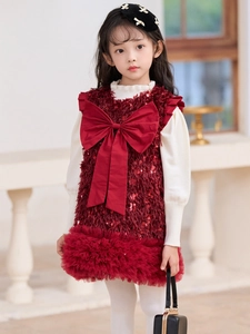 Vestido rojo de lentejuelas y tul para niña con lazo y top de punto blanco