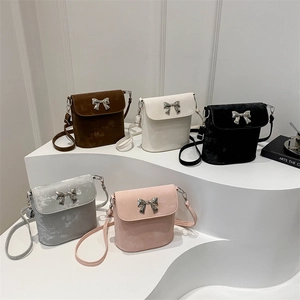 Bolsos tipo cubo de gamuza chic con lazo metálico en varios colores para mujer