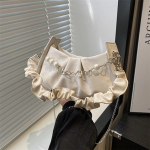 Women Chic Pleated Shoulder Bag With Artificial Pearl Flower Chain PU Leather Ruched Hobo Bag Trendy Small Square Handbag For Daily