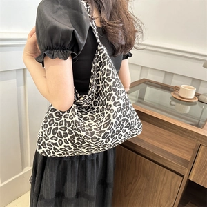 Leopard Print Tote Bag Large Capacity Canvas Hobo Shoulder Bag For Women Fashion Trendy Daily Commute Shopping Tote Bag