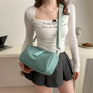 Sac bandoulière minimaliste vert menthe de grande capacité avec large sangle réglable