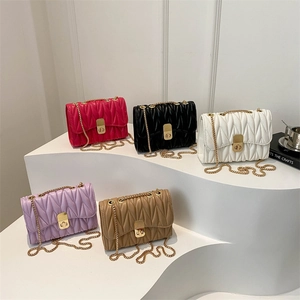 Sac à Bandoulière Matelassé pour Femmes en Cuir PU Petit Sac Carré avec Fermoir Métallique et Chaîne Élégant Sac à Main