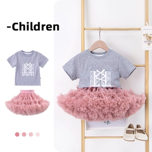 Detail of girls' grey short-sleeve lace T-shirt and pink layered mesh tutu skirt set
