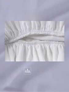 Détail du tissu en coton peigné respirant avec des plis élastiques et texture douce