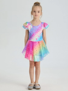 Détail de robe de ballet pour filles avec jupe en tulle arc-en-ciel et corsage à léopard