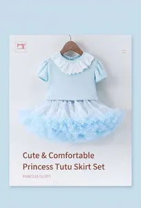 Détail d'un ensemble robe tutu bleu clair avec col en dentelle blanche et jupe en tulle