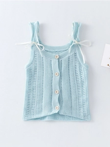 Top in maglia traforata azzurra per bambina con bottoni in legno e fiocchi bianchi