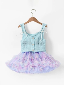 Completo bambina con top in maglia azzurra e gonna tutu arcobaleno con fiocchi