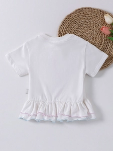 T-shirt blanc pour fille avec ourlet à volants et détails de coutures colorées