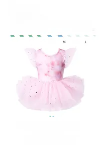 Détail du juste-au-corps de ballet tie-dye rose avec jupe en tulle et étoiles dorées