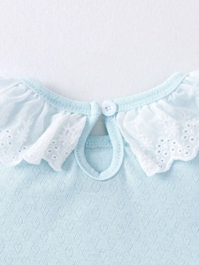 T-shirt fille bleu clair avec jacquard coeur et col en dentelle blanche chic