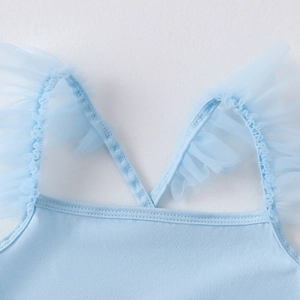 Détail du justaucorps de danse bleu clair pour enfants avec bretelles en tulle à volants