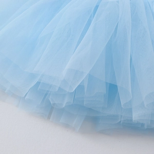 Détail du tissu en tulle bleu clair multicouche pour robe tutu de ballet pour enfants