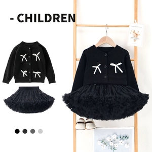 Détail du cardigan noir pour filles avec nœuds blancs et jupe tutu en tulle
