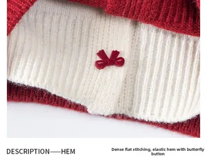Détail du bouton nœud rouge et de l'ourlet côtelé sur un pull en tricot rouge et blanc