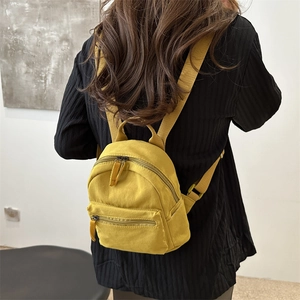 Mini sac à dos minimaliste en toile jaune vif avec poche avant pour voyage et loisirs