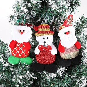Lot de suspensions de Noël en peluche avec Père Noël et ours sur branches enneigées