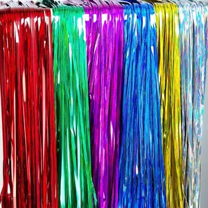 Bunter Metallic-Fransenvorhang aus Folie für festliche Party-Hintergrunddekoration