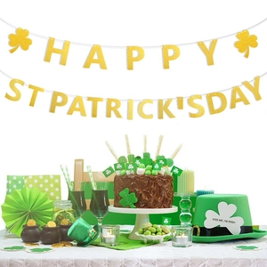 Bannière dorée St. Patrick avec trèfle chanceux et kit de décoration de fête