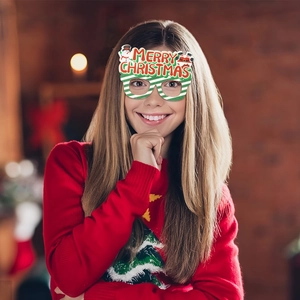 Festliche Weihnachtsbrille mit Merry Christmas Schriftzug und Schneemann-Motiv-Dekoration