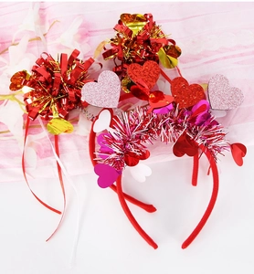 Détail de serre-têtes cœur rouge pailleté et accessoires de cheveux pour fête de la Saint-Valentin