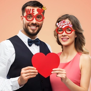 Valentine's Day party glasses with red glitter WE and Lover heart crown designs