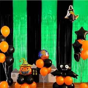 Kit déco Halloween avec ballons citrouille et rideau de franges orange et noir