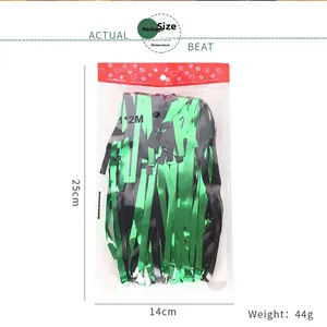 Détail du rideau de pluie 1x2m vert et noir pour Halloween dans son emballage de vente