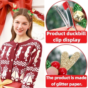 Barrettes de Noël avec bois de renne pailletés, baies rouges et clochettes pour femmes