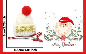 Détail de pince à cheveux de Noël avec bonnet en tricot blanc, paillettes LOVE et pompon