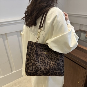 Chic leopard print tote bag with brown leather gold chain straps and brand patch