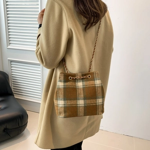 Sac à bandoulière en laine à carreaux avec chaîne dorée de grande capacité élégant