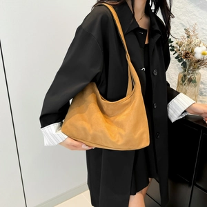 Retro brown suede shoulder tote bag with a minimalist silhouette for casual autumn fashion