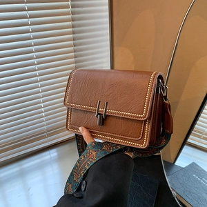 Vintage Damen PU Leder Umhängetasche Mit Breitem Böhmischem Druckriemen Nietenverzierung Metallschnalle Retro Quadratische Tasche