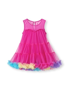 Détail d'une robe tutu multicouche avec bords à volants colorés pour petites filles