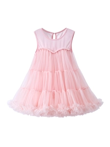 Détail de la jupe tutu rose à plusieurs couches et corsage sans manches pour filles