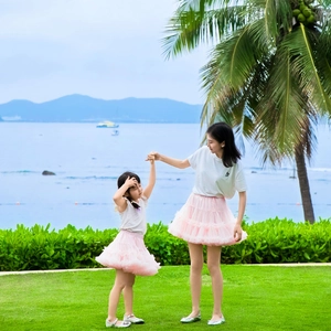 Pink layered tutu skirt and white t-shirt set for mothers and daughters on a sunny beach