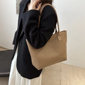 Khaki woven leather tote bag with large capacity for women's daily commuting use