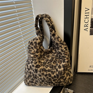 Sac Cabas Peluche Imprimé Léopard pour Femmes Mode Doux Fausse Fourrure Sac à Main d'Épaule pour Automne Hiver Grande Capacité