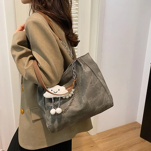 Retro minimalist large capacity dark grey tote bag with chain strap and cute plush pendant