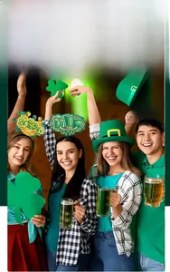 Détail de serre-têtes festifs à paillettes et accessoires de trèfles pour la St-Patrick