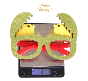 Easter chick glitter glasses party prop weighing 21.1g on a digital scale