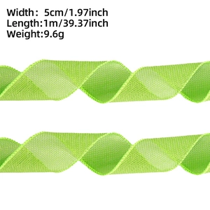Detail von 5 cm hellgrünem Netzband mit Maßen und gewellter Textur