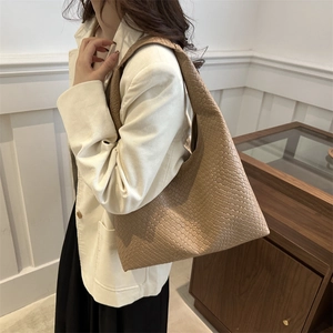Borsa tote retrò in pelle intrecciata kaki di grande capacità per donne pendolari